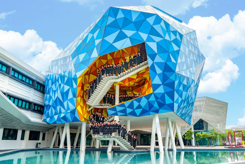 9-truong-dai-hoc-viet-nam-dat-chuan-nuoc-ngoai-sinh-vien-ra-truong-co-viec-lam-gan-nhu-tuyet-doi (13)