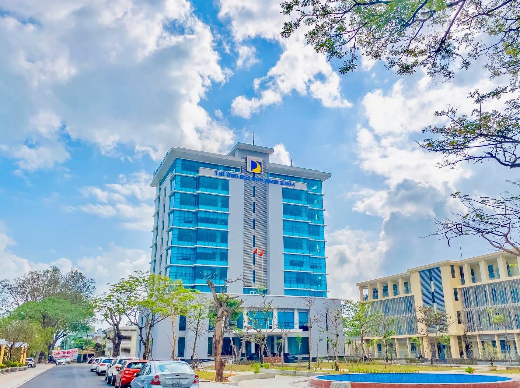 9-truong-dai-hoc-viet-nam-dat-chuan-nuoc-ngoai-sinh-vien-ra-truong-co-viec-lam-gan-nhu-tuyet-doi (41)