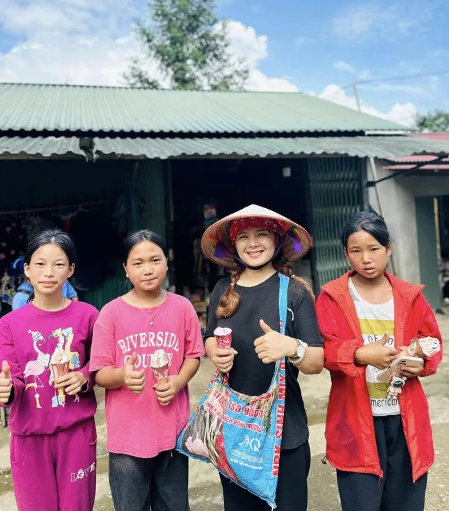 co-ga-nguoi-dao=dau-tien-gianh-hoc-bong-chau-au-tot-nghiep-xong-quay-ve-ban-lang-lam-dieu-khong-tuong (3)