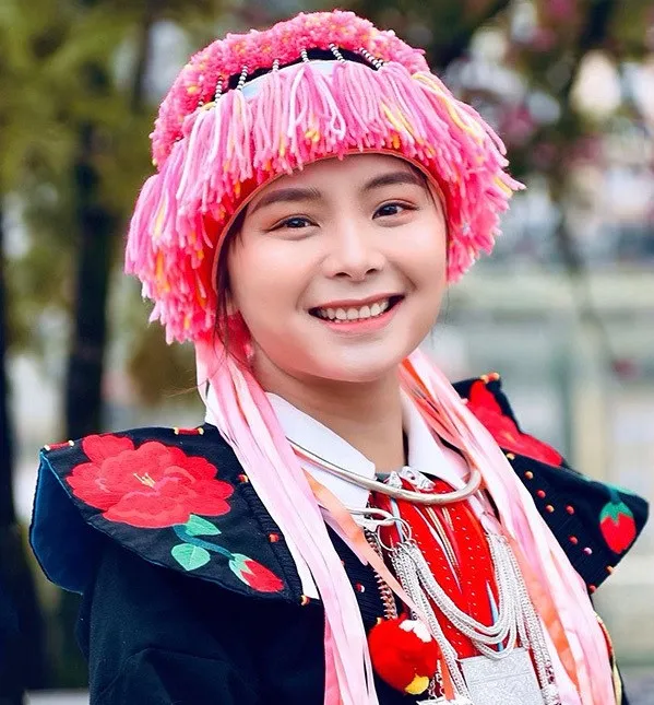 co-ga-nguoi-dao=dau-tien-gianh-hoc-bong-chau-au-tot-nghiep-xong-quay-ve-ban-lang-lam-dieu-khong-tuong (7)