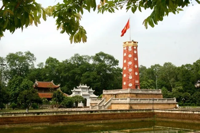 thi-xa-o-viet-nam-tung-len-thanh-pho-roi-xuong-thi-xa-nay-lai-len-thanh-pho-noi-co-thanh-co-thoi-minh-mang (3)