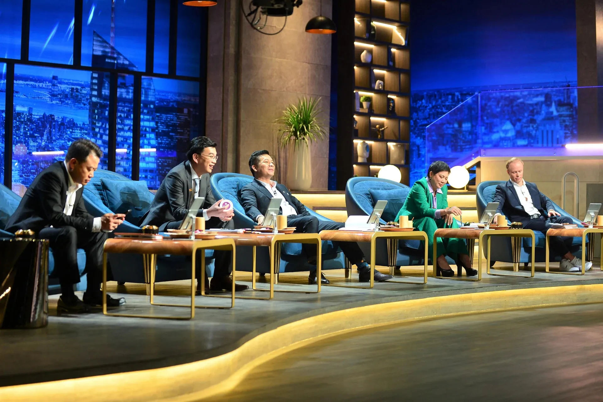 dang-tinh-nu-ca-map-sinh-nam-1994-shark-tank-viet-nam-tuoi-doi-tre-nhat-nhung-profile-dinh-nhat-dan-donah-nhan-nam (5)