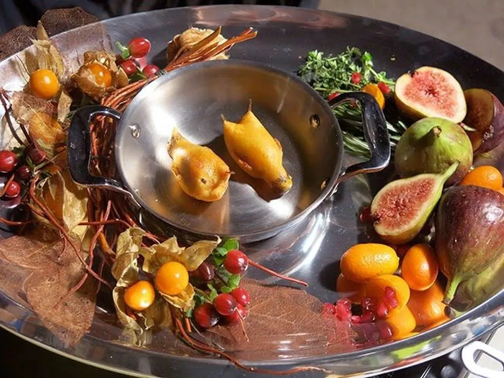 mon-an-rung-minh-nhung-gioi-nha-giau-them-khat-khi-an-phai-trum-khan-trang-nhai-trong-im-lang (2111)