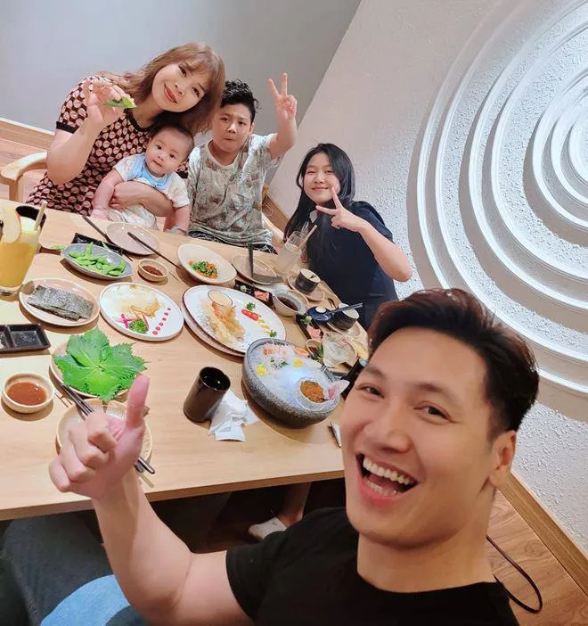 o-nha-7-ty-manh-truong-than-tho-khong-du-an-vi-nuoi-3-con-ton-27kg-gao-thang-phai-an-mi-luon-ngo-bung (1)