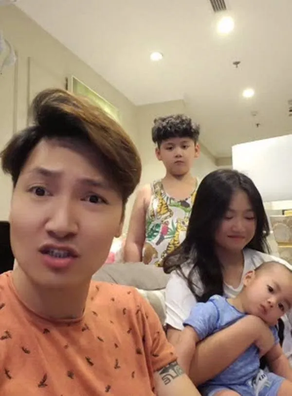 o-nha-7-ty-manh-truong-than-tho-khong-du-an-vi-nuoi-3-con-ton-27kg-gao-thang-phai-an-mi-luon-ngo-bung (2)