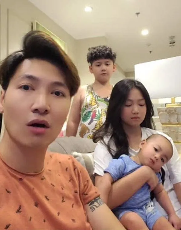 o-nha-7-ty-manh-truong-than-tho-khong-du-an-vi-nuoi-3-con-ton-27kg-gao-thang-phai-an-mi-luon-ngo-bung (3)