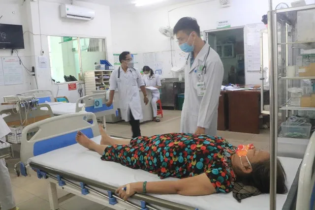 co-gai-tu-tay-lam-banh-trung-thu-tang-gia-dinh-ban-trai-me-nguoi-yeu-an-xong-gap-chuyen-phai-cap-cuu (3)