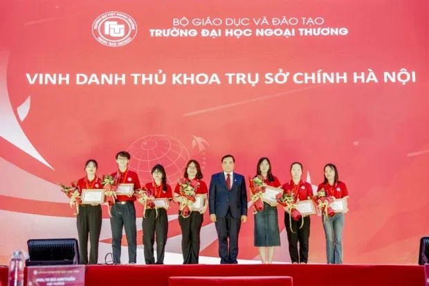 7-thu-khoa-toan-quoc-cac-khoi-cung-chon-harvard-viet-nam-lam-ben-do-truong-co-diem-chuan-thap-nhat-o-muc-26-2 (4)