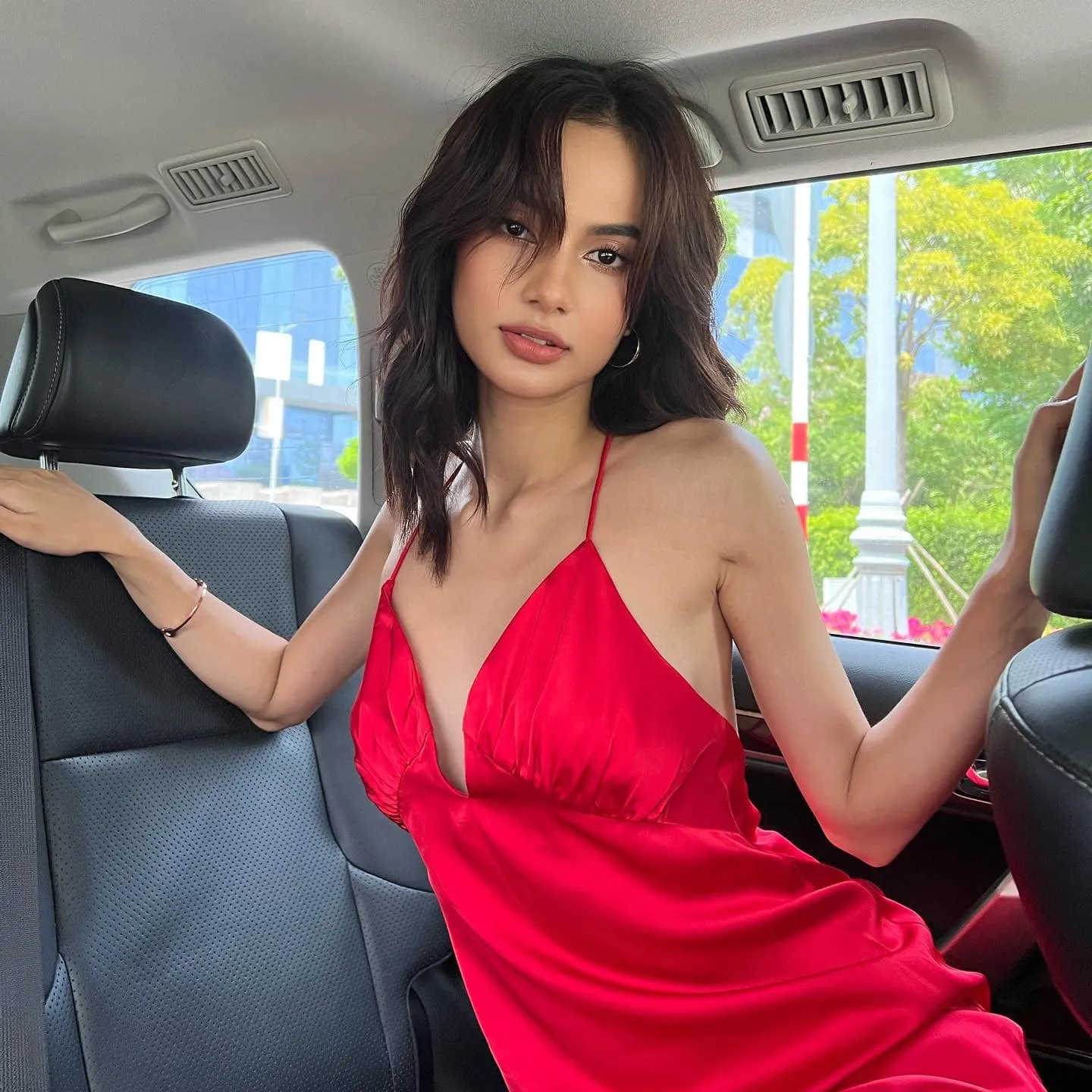 con-gai-lai-tay-cua-dien-vien-le-hoa-xin-loi-vi-khai-gia-chieu-cao-di-thi-hoa-hau-so-so-thuc-gay-that-vong (4)