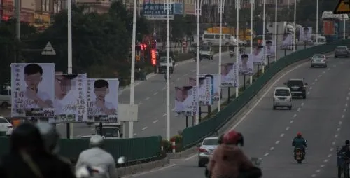 mot-thieu-gia-duoc-bo-lap-bien-quang-cao-mung-sinh-nhat-co-lon-phu-ca-tuyen-duong-ai-di-ngang-cung-ngoai-lai-nhin (9)