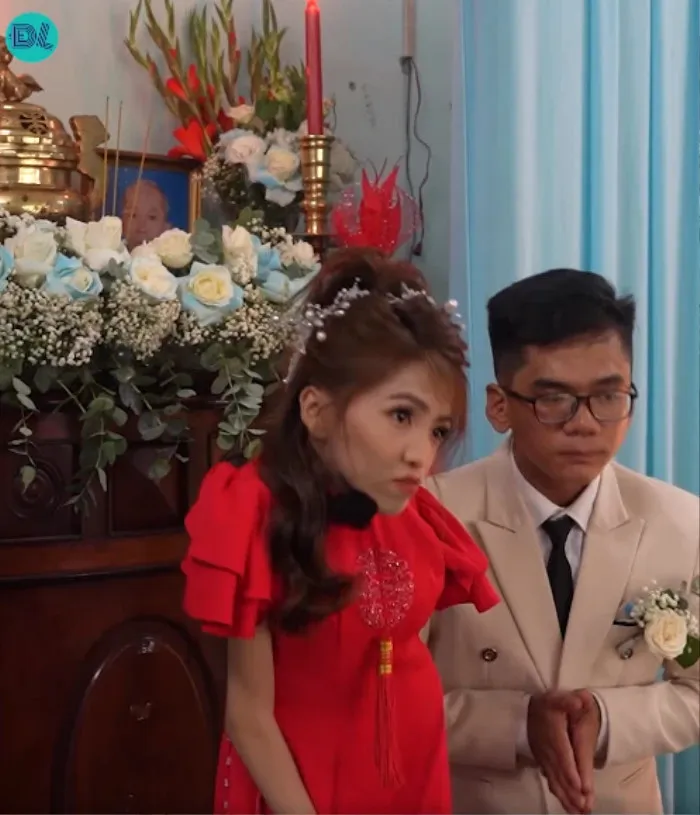 co-gai-nang-20-ky-len-xe-hoa-duoc-chong-dien-trai-cong-tren-lung-me-chu-re-noi-mot-cau-gay-chu-y (7)