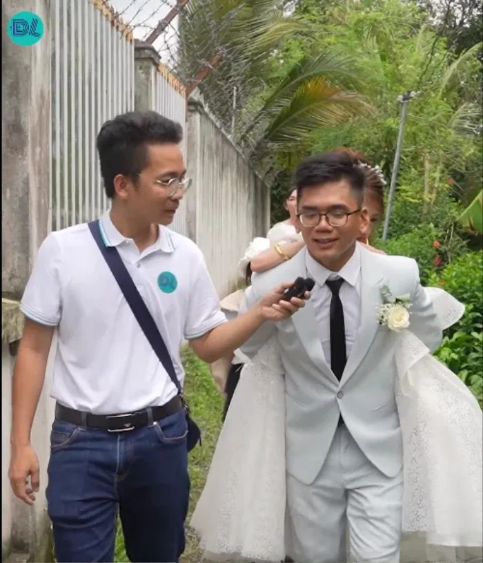 co-gai-nang-20-ky-len-xe-hoa-duoc-chong-dien-trai-cong-tren-lung-me-chu-re-noi-mot-cau-gay-chu-y (8)