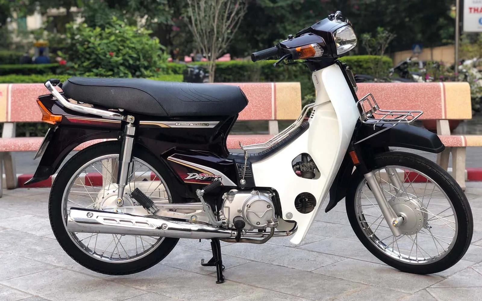dong-xe-huyen-thoai-tung-an-pham-2024-thiet-ke-co-dien-cai-tien-hien-dai-hut-hon-dan-choi-xe (110)