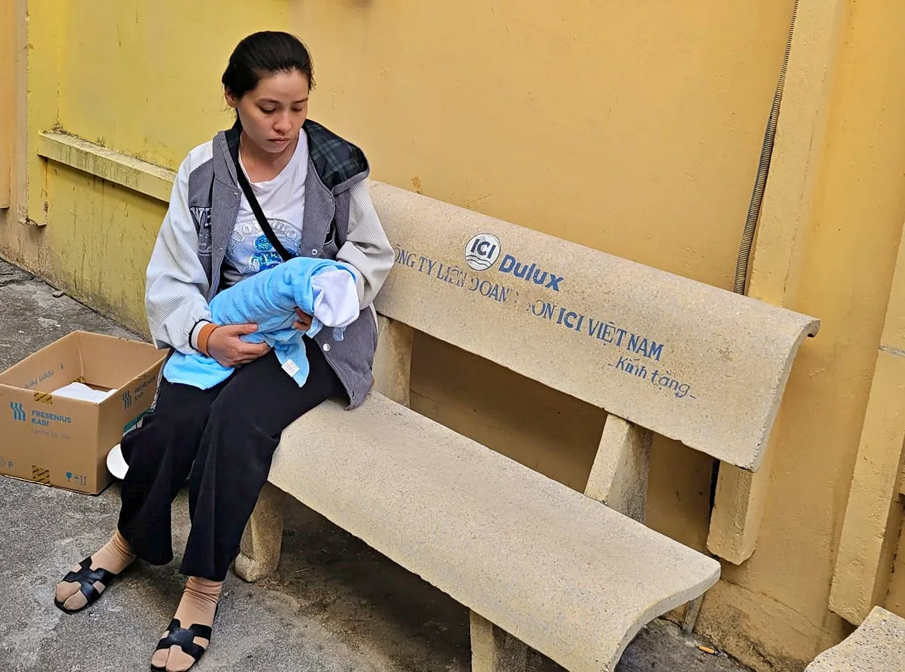 nguoi-phu-nu-20-nam-lam-chuyen-la-tren-suon-doi-ai-nghe-den-cung-rung-minh-hien-co-hon-140000-dua-con (4)