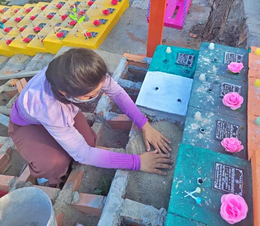 nguoi-phu-nu-20-nam-lam-chuyen-la-tren-suon-doi-ai-nghe-den-cung-rung-minh-hien-co-hon-140000-dua-con (6)