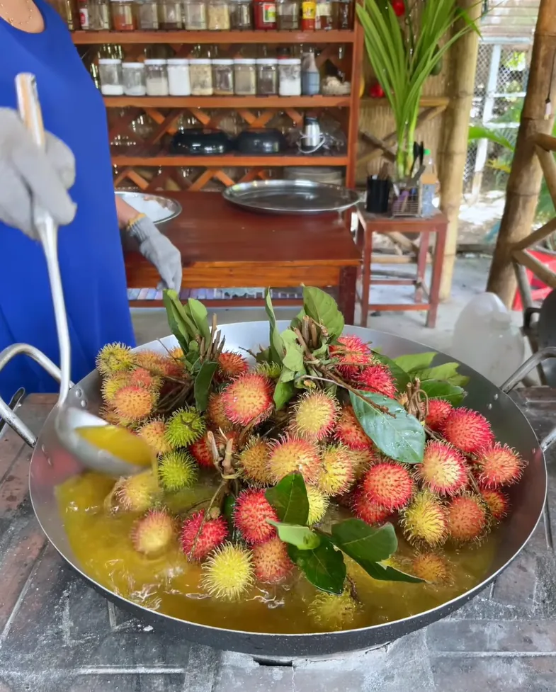 chan-dong-mon-chom-chom-chien-du-kien-onh-tac-mxh-dinh-cao-am-thuc-khien-dan-tinh-tron-mat (1)