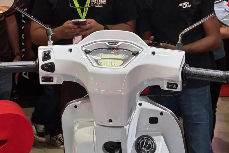 honda-sh-ra-ria-truoc-mau-xe-ga-moi-ra-mat-tai-viet-nam-thiet-ke-sang-trong-gia-re-mot-nua-sh-dan-tinh-tranh-mua (41)