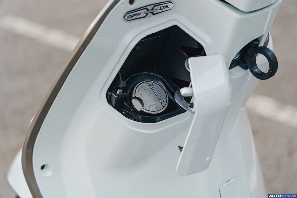 honda-sh-ra-ria-truoc-mau-xe-ga-moi-ra-mat-tai-viet-nam-thiet-ke-sang-trong-gia-re-mot-nua-sh-dan-tinh-tranh-mua (5)