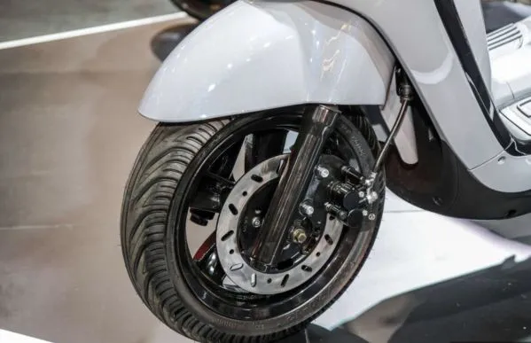 honda-sh-ra-ria-truoc-mau-xe-ga-moi-ra-mat-tai-viet-nam-thiet-ke-sang-trong-gia-re-mot-nua-sh-dan-tinh-tranh-mua (8)