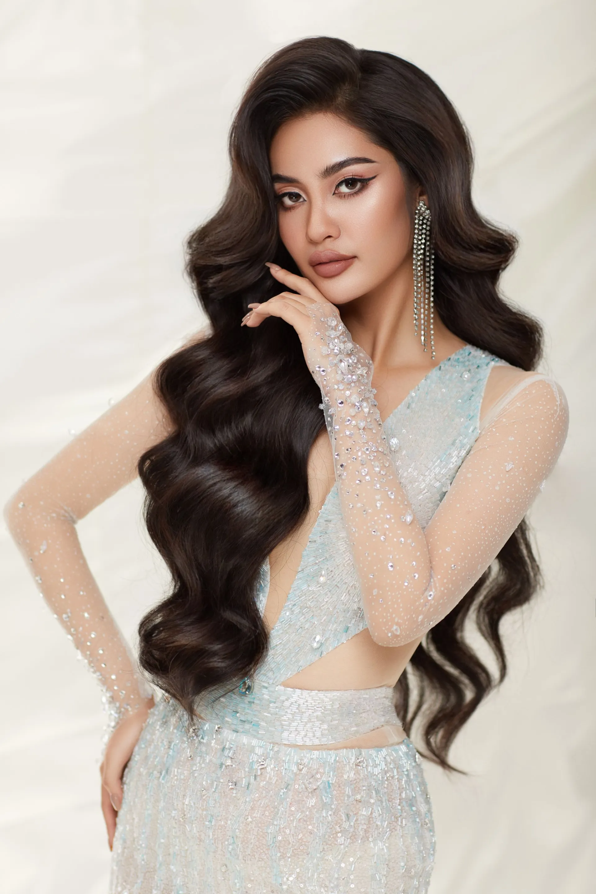 nong-thuy-hang-thi-hoa-hau-huu-nghi (3)