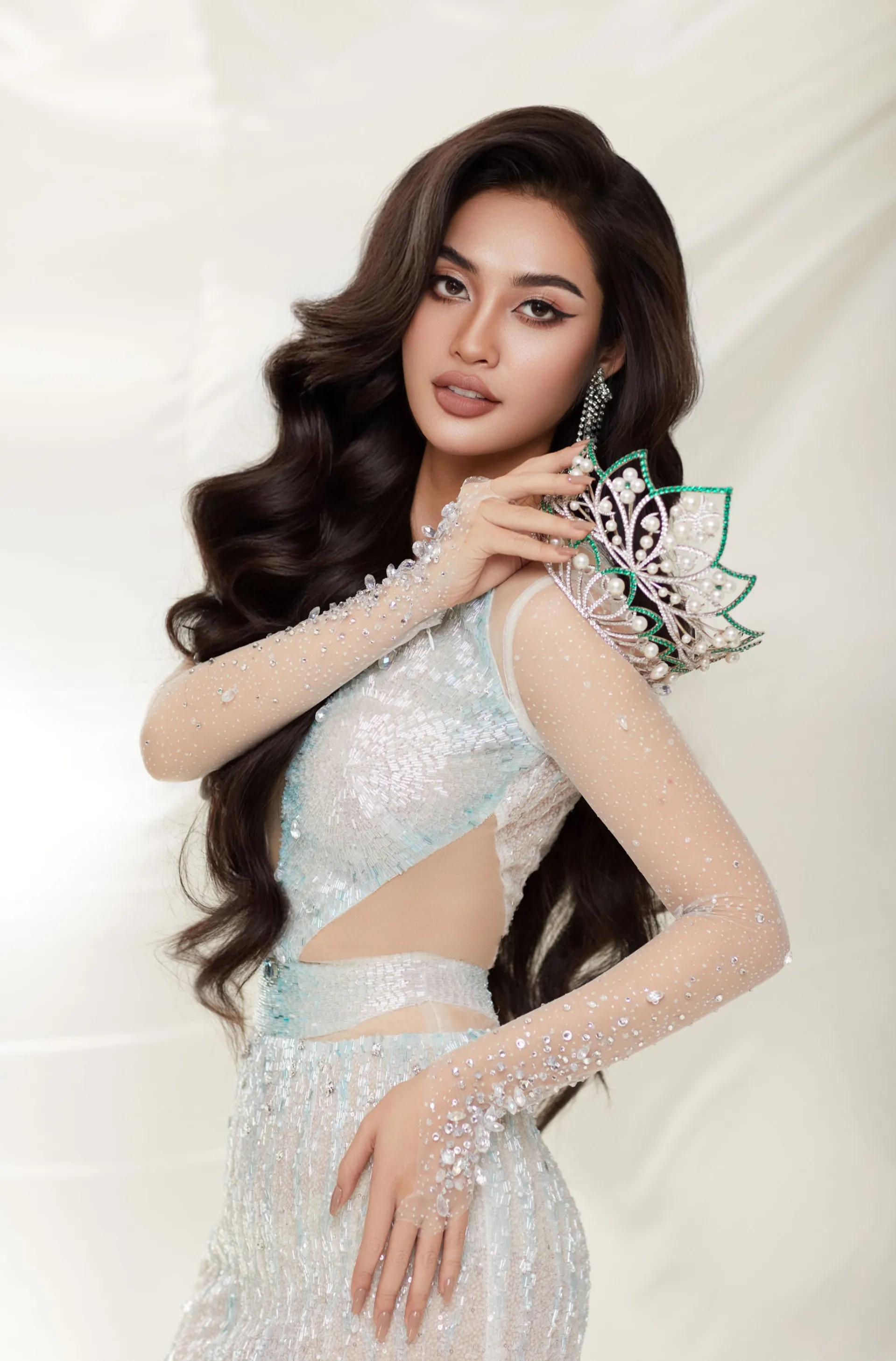 nong-thuy-hang-thi-hoa-hau-huu-nghi (4)