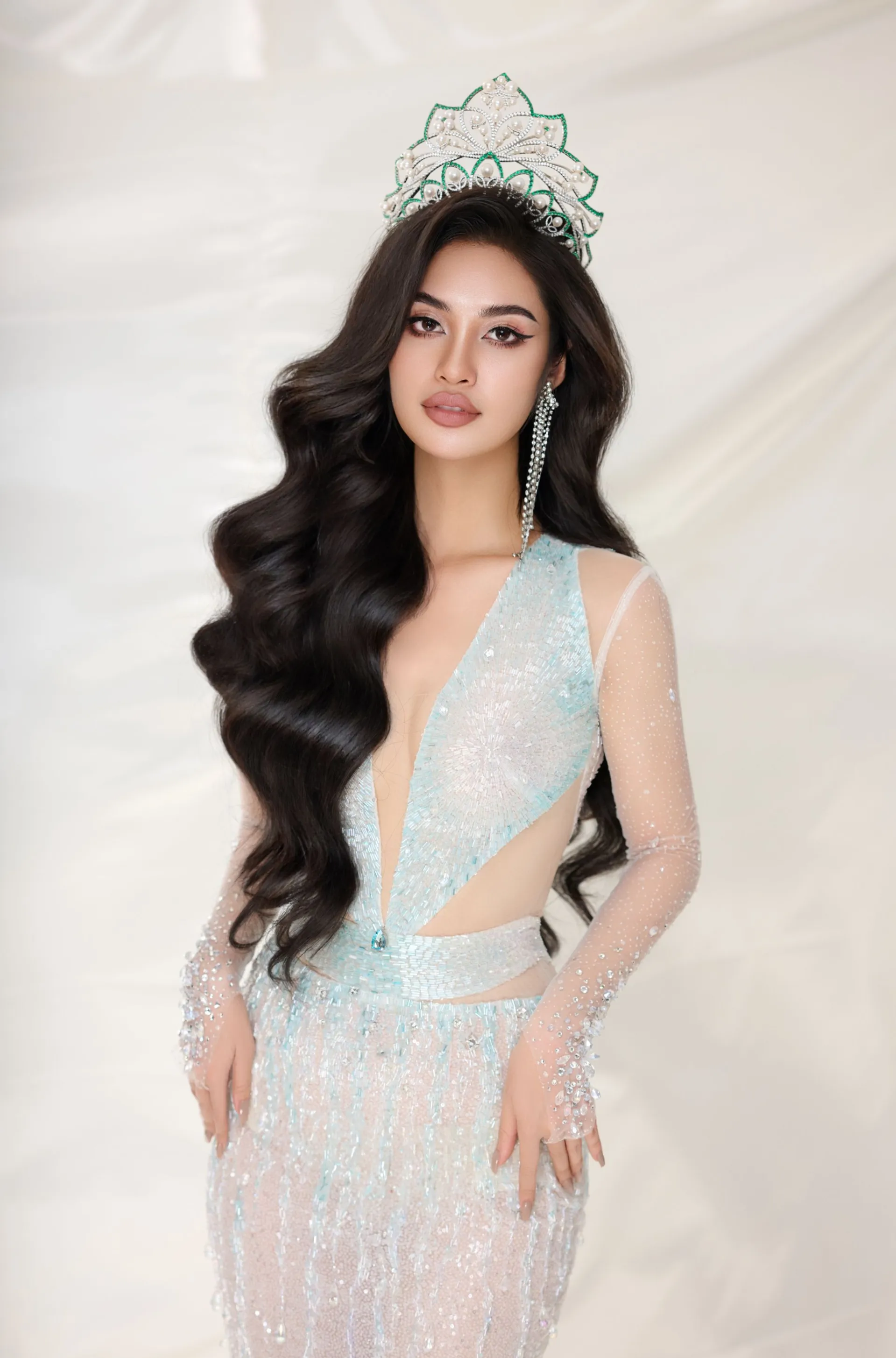 nong-thuy-hang-thi-hoa-hau-huu-nghi (6)