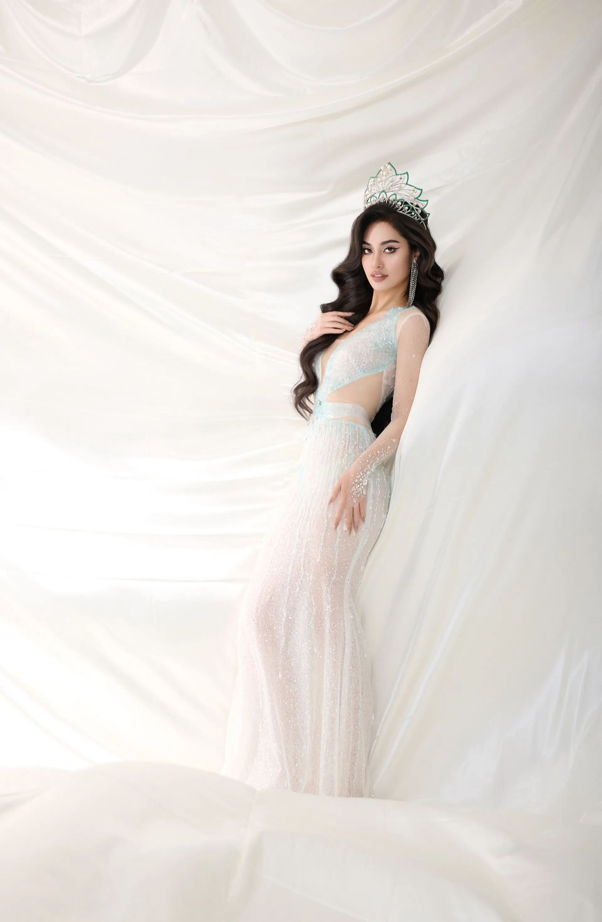 nong-thuy-hang-thi-hoa-hau-huu-nghi (7)