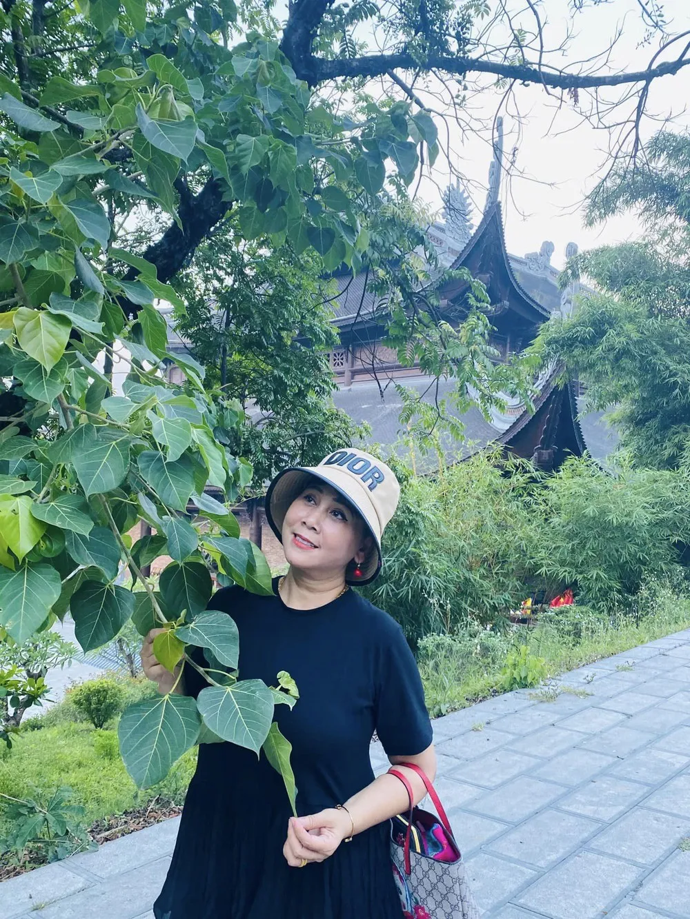 nu-nsnd-cua-viet-nam-u60-buon-vi-khong-con-cai-mua-san-mo-phan-tren-doi-chuan-bi-truoc-cho-su-ra-di (11)