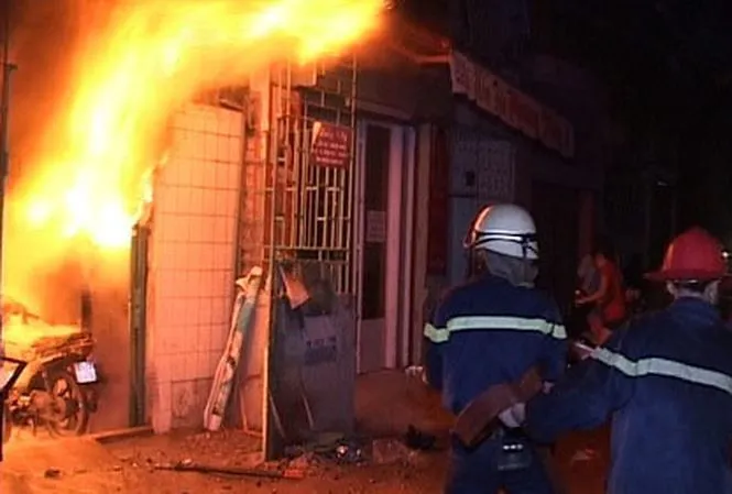 tranh-nhau-ai-rua-bat-sau-khi-an-con-trai-hoa-vang-can-nha-khien-8-nguoi-than-ra-di-mai-mai (13)