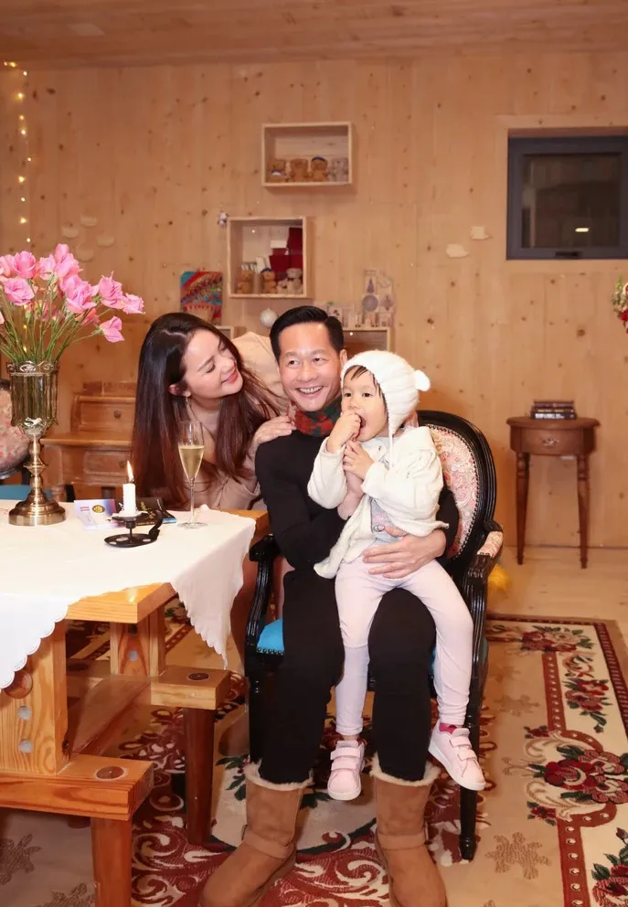 loa-mat-truoc-co-ngoi-cua-phan-nhu-thao-va-chong-dai-gia-khoi-tai-san-bang-3-doi-nguoi-khac (11)