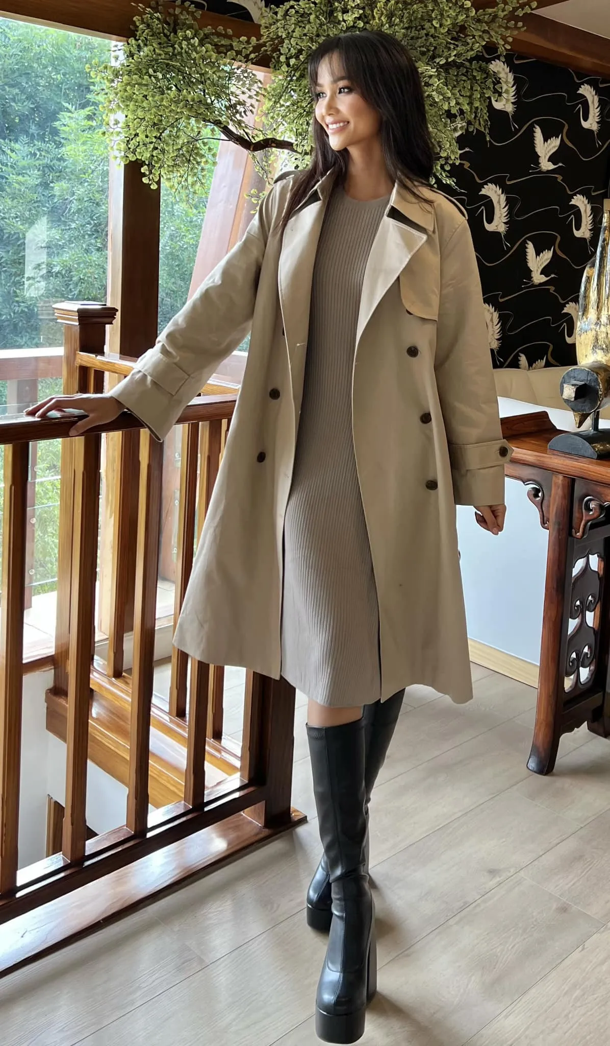 hhen-nie-lot-xca-ngoai-muc-sau-6-nam-dang-quang-tu-co-gai-toc-tem-ngan-cun-nay-dien-mao-khong-khac-gi-bup-be-barbie (6)