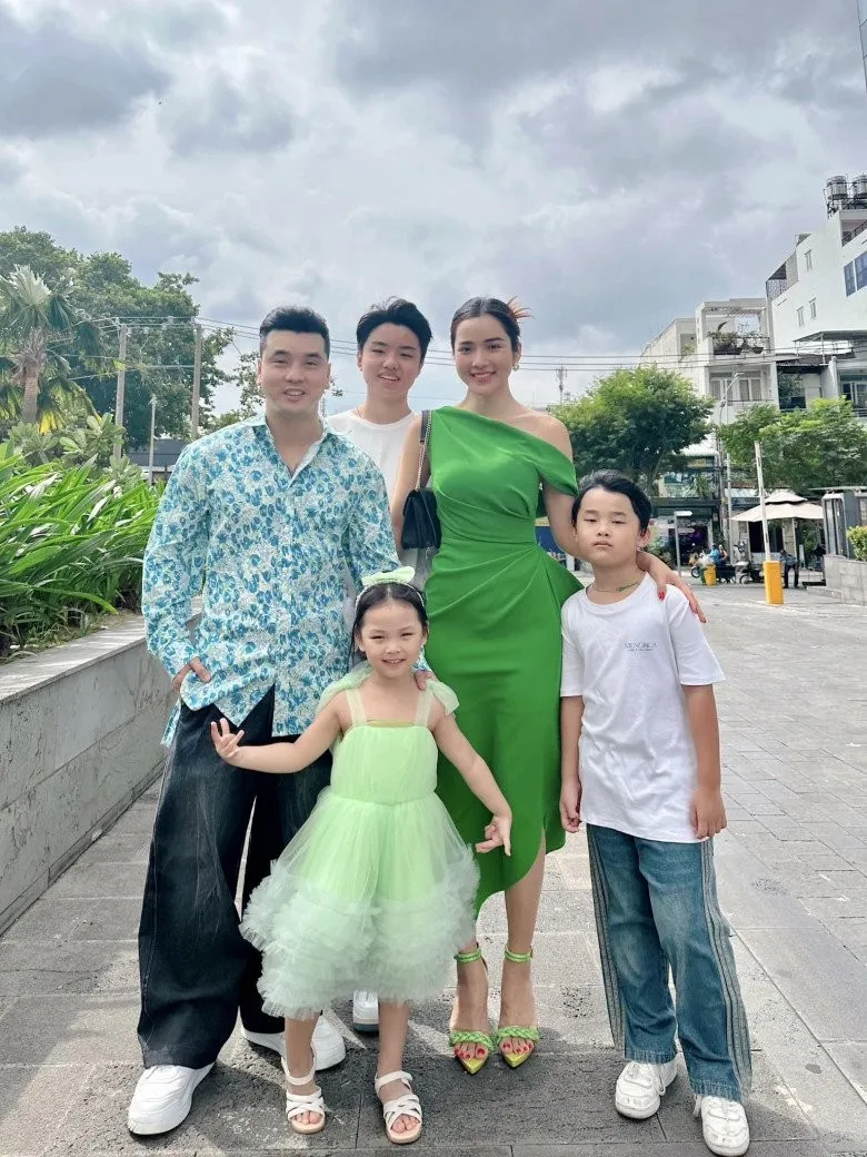 nam-ca-si-vbiz-co-cat-xe-thuoc-top-1-viet-nam-phai-dung-bap-tai-cho-tien-20-nam-truoc-la-200-trieu-show (13)