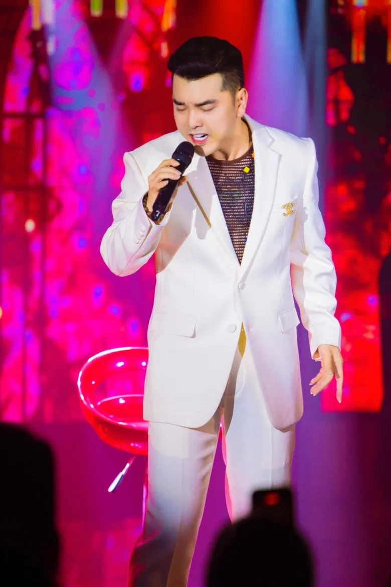 nam-ca-si-vbiz-co-cat-xe-thuoc-top-1-viet-nam-phai-dung-bap-tai-cho-tien-20-nam-truoc-la-200-trieu-show (5)