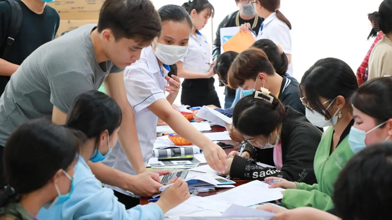 nganh-hoc-sinh-vien-ra-truong-luong-khoi-diem-30-trieu-thang-khong-lo-that-nghiep-vi-ti-le-co-viec-lam-gan-nhu-tuyet-doi (118)