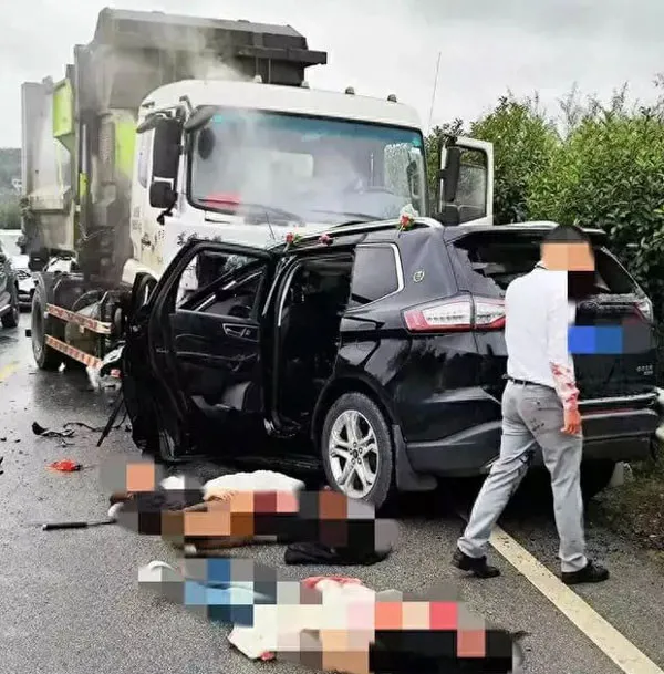 xe-ruoc-dau-va-cham-xe-cho-rac-khien-6-nguoi-ra-di-mai-mai-trong-do-co-co-dau-dang-mang-thai-3-thang (4)