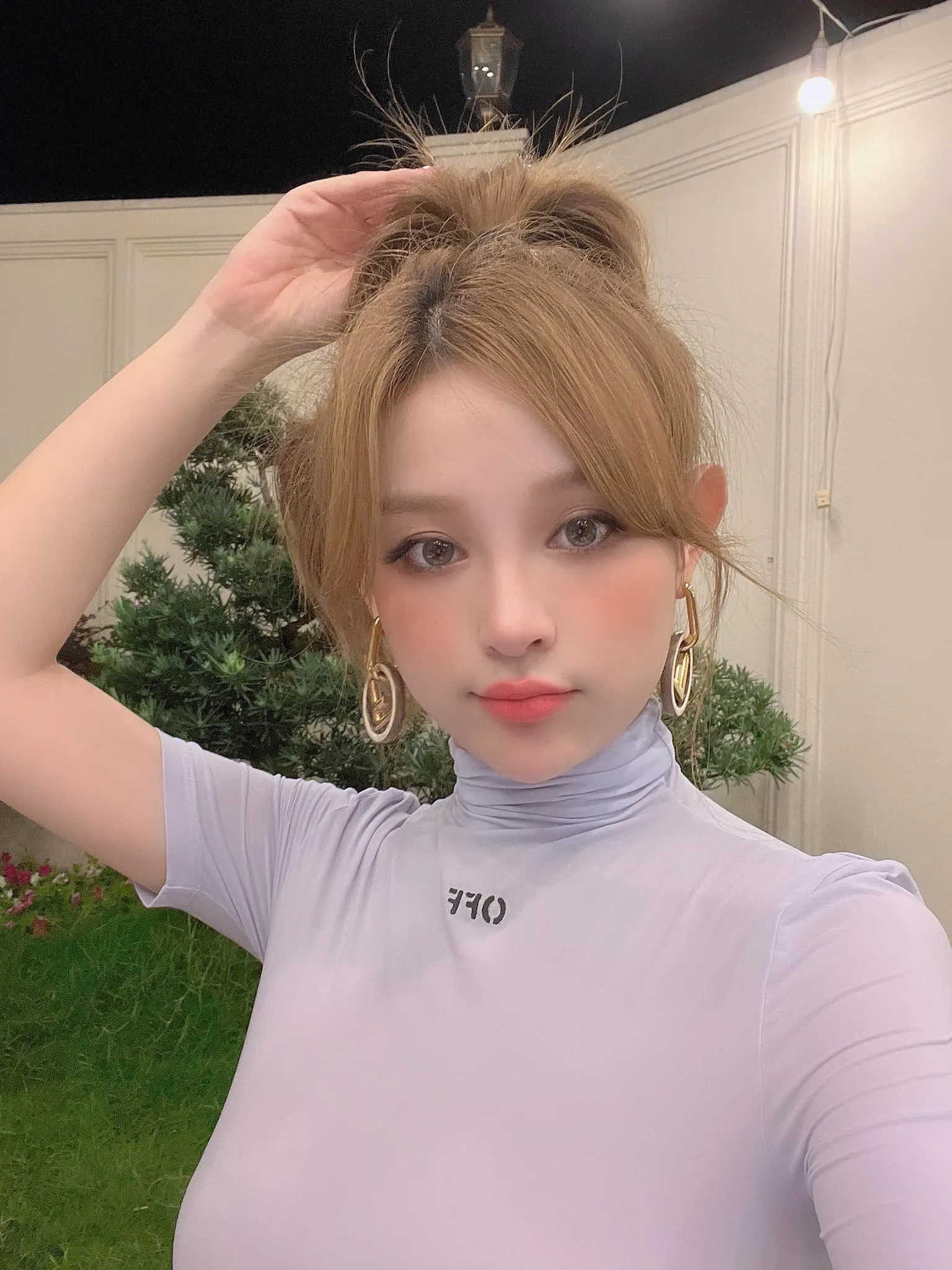 hot-girl-cua-vbiz-gay-choang-khi-o-nha-100-ty-luc-buon-chan-duoc-chong-dai-gia-chuyen-24-ty-mua-sam-cho-khuay-khoa (9)