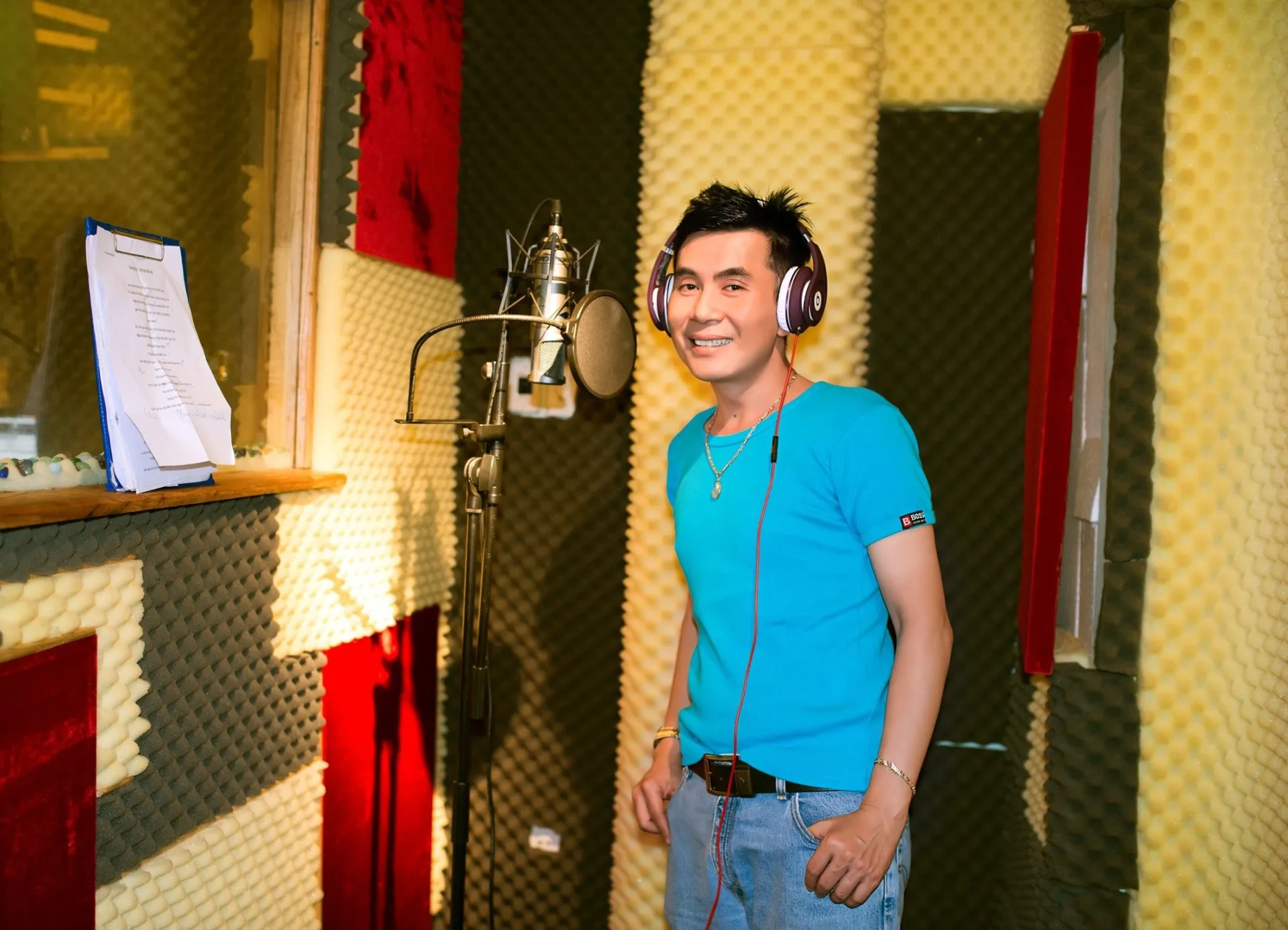 ca-si-doan-truong-thu-nhap-500-trieu-dong-thang-chanh-long-bi-hoi-anh-la-ai (9)