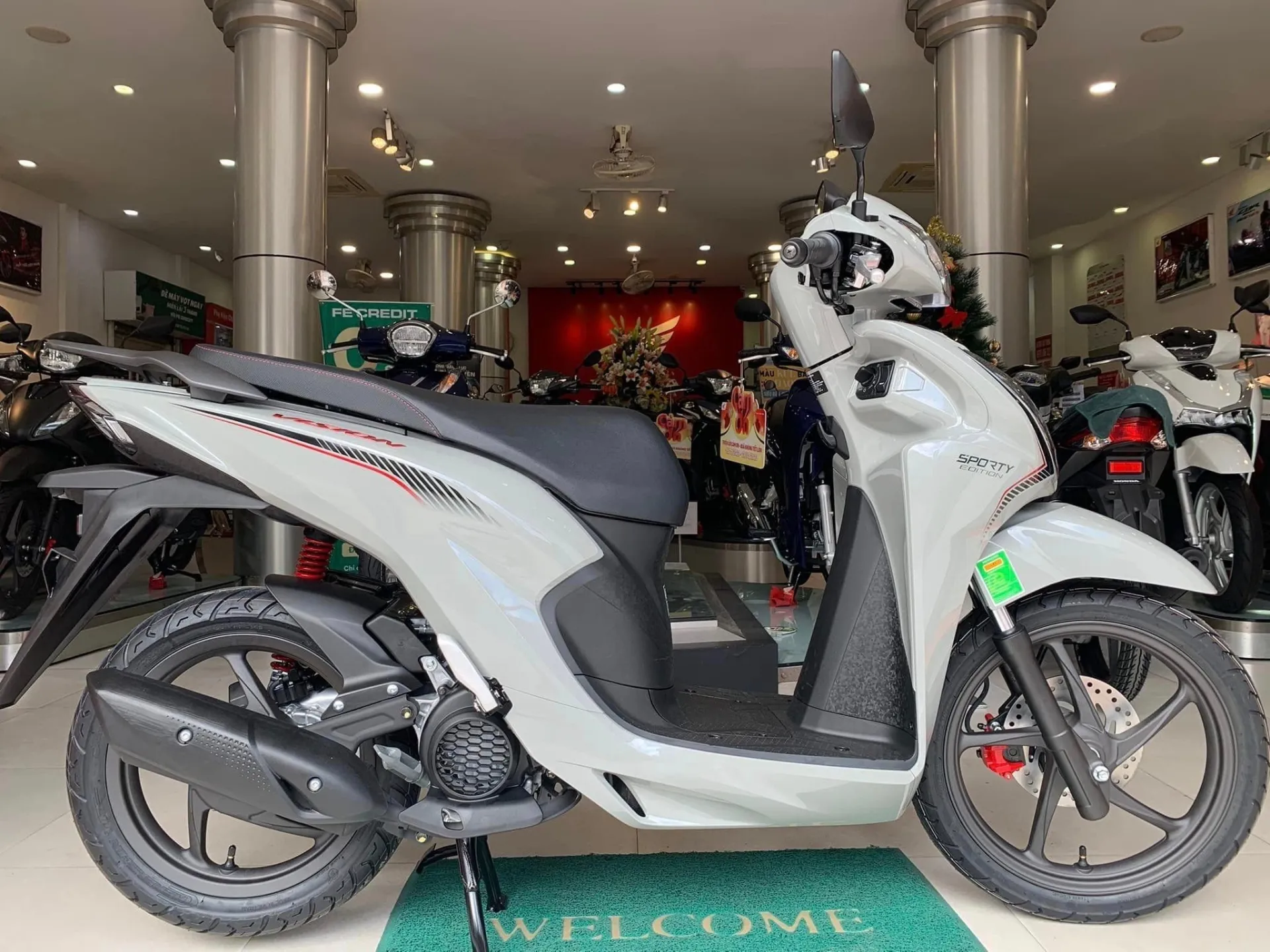honda-vision-bat-ngo-giam-manh-gia-chi-con-25-trieu-dong-dan-tinh-tranh-nhau-xuong-tien (13)