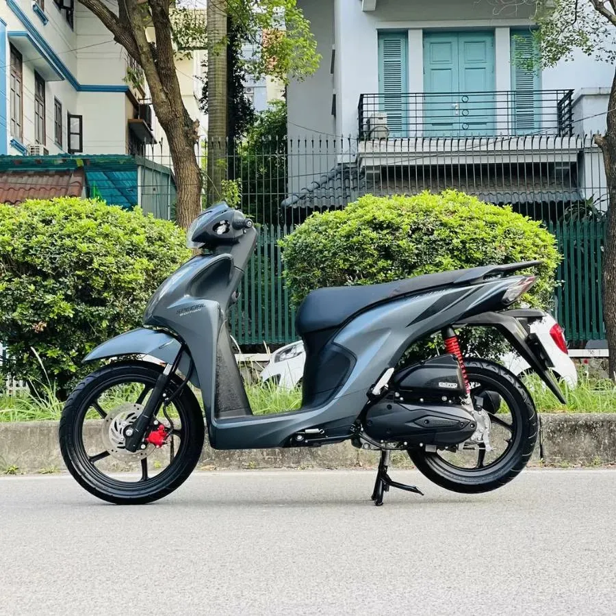 honda-vision-bat-ngo-giam-manh-gia-chi-con-25-trieu-dong-dan-tinh-tranh-nhau-xuong-tien (7)