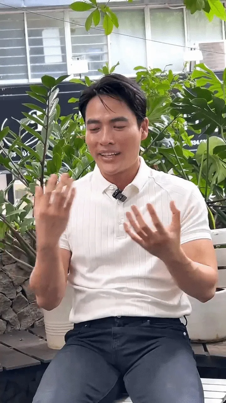 sao-nam-vbiz-len-tieng-chuiyen-tinh-cam-voi-mc-dai-nghia-chinh-thuc-noi-ro-moi-quan-he-than-mat-cung-nhau (13)