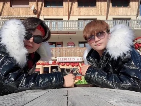 sao-nam-vbiz-len-tieng-chuiyen-tinh-cam-voi-mc-dai-nghia-chinh-thuc-noi-ro-moi-quan-he-than-mat-cung-nhau (2)