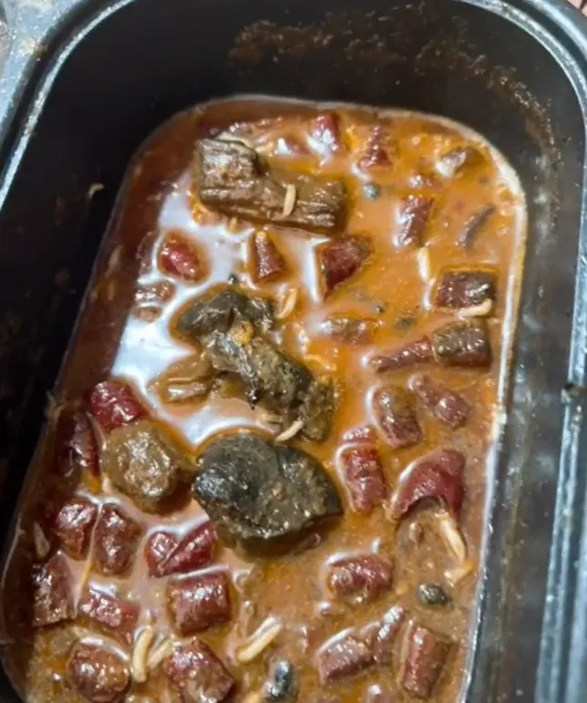 ban-gai-thanh-an-ban-nhat-ban-cach-sinh-hot-cung-1-chin-1-muoi-ban-trai-gay-am-anh-voi-can-phong-ngap-rac (13)