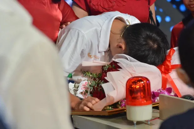 nam-sinh-nhuong-cau-hoi-trong-duong-len-dinh-olympia-len-tieng-tu-nhan0bat-luc-vi-moi-thu-khong-theo-ke-hoach (2)