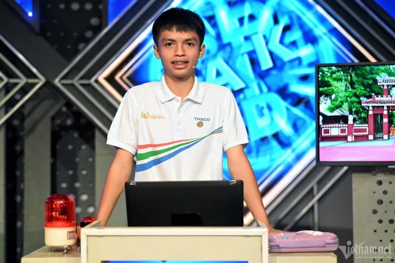 nam-sinh-nhuong-cau-hoi-trong-duong-len-dinh-olympia-len-tieng-tu-nhan0bat-luc-vi-moi-thu-khong-theo-ke-hoach (7)