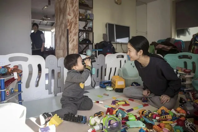 thay-con-trai-giong-het-dong-nghiep-nam-cua-vo-chong-am-tham-xet-nghiem-adn-ca-nha-choang-vang-khi-doc-ket-qua (4)