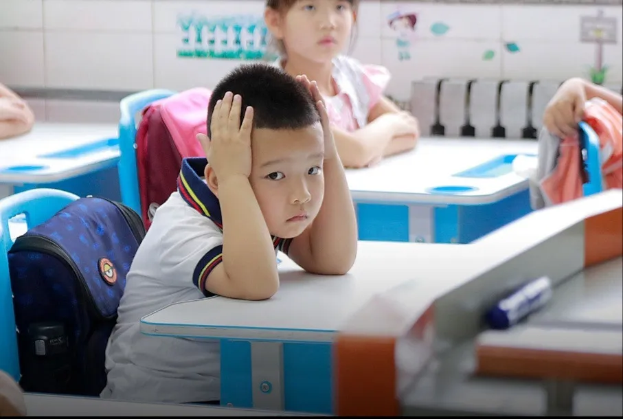 be-trai-tieu-hoc-viet-van-ke-chuyen-suyt-mat-mang-co-giao-doc-xong-cuoi-sac-sua-bo-me-tai-mat (5)