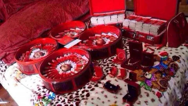 du-dam-cuoi-trung-quoc-gai-viet-soc-truoc-phong-tuc-dac-biet-ban-tiec-hon-30-mon-mc-doc-to-chuyen-te-nhi (111)