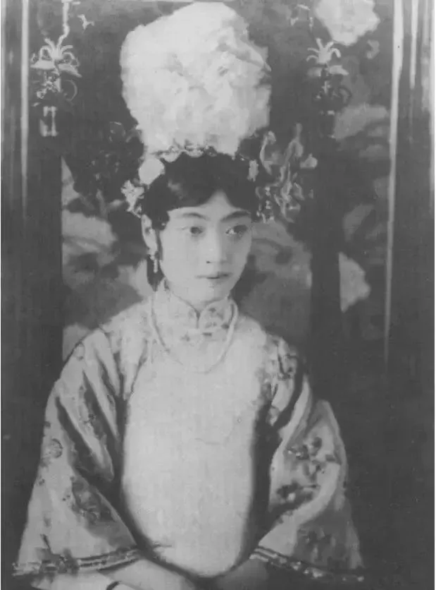 rung-minh-buc-anh-chup-duoc-bi-kich-cua-hoang-hau-cuoi-cung-cua-nha-thanh-so-phan-bi-tham-cung-tu-do-ma-ra (3)