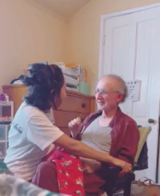 co-gai-28-tuoi-yeu-chang-u70-qua-mang-khien-khan-gia-xon-xao-van-ket-hon-du-nhieu-nguoi-tuong-nham-ong-chau (2)