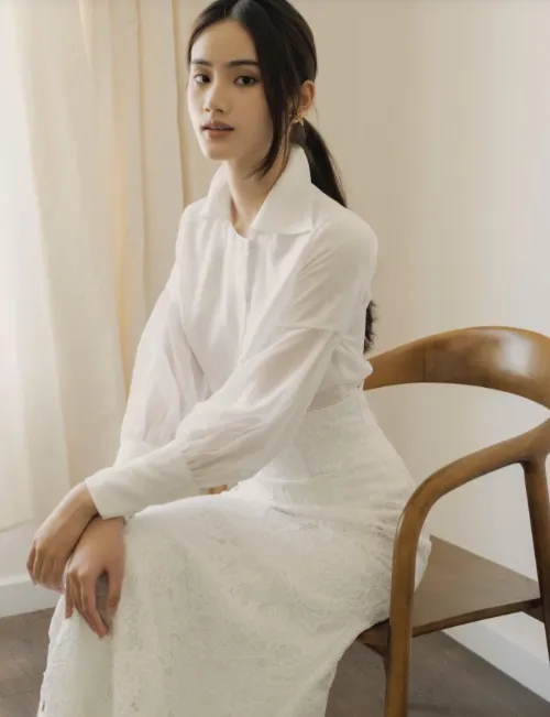 hoa-hau-y-nhi-chinh-thuc-tai-xuat-sau-thoi-gian-o-an-khoe-sac-voc-dai-minh-tinh-hau-on-ao (1)